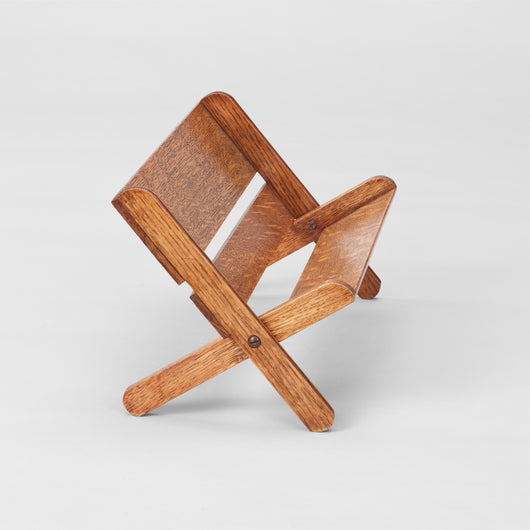 A SMALL FOLDING OAK DESK-TOP BOOK STAND, LATE 19TH, EARLY 20TH CENTURY.
