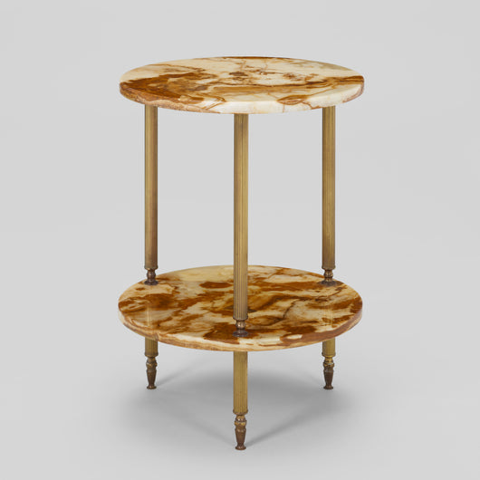A ROUND TWO-TIER ONYX TABLE WITH REEDED BRASS UPRIGHTS. 1950'S FRENCH.