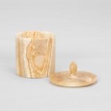 A SMALL LATE 20TH CENTURY ONYX JAR WITH FINIAL TOPPED LID.