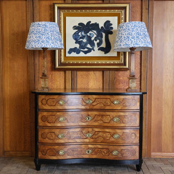 A LATE 18TH CENTURY WALNUT AND MARQUETRY INLAID COMMODE WITH SERPENTINE FRONT AND EBONISED DETAILS.