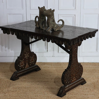 A 19TH CENTURY ITALIAN CENTRE TABLE ATTRIBUTED TO ADRIANO BRAMBILLA IN EBONISED WALNUT VENEER DECORATED WITH INTARSIA OF BONE AND MOTHER OF PEARL IN GEOMETRIC AND FLORAL DESIGNS.