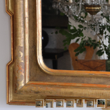 A GOOD QUALITY LATE 19TH CENTURY ITALIAN GILTWOOD MIRROR WITH PUNCHWORK DETAIL AND LATER PLATE.