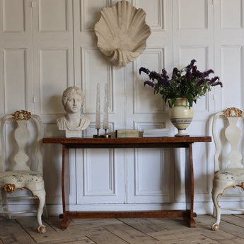 AN EARLY 20TH CENTURY COTSWOLD SCHOOL, BURR ELM CONSOLE TABLE OF LOVLEY COLOUR AND SIMPLE LINES.