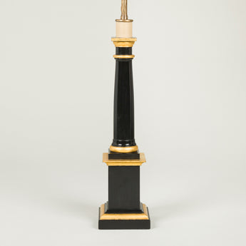 A vintage Colefax and Fowler painted wooden column lamp in a black and gilt finish. Rewired.