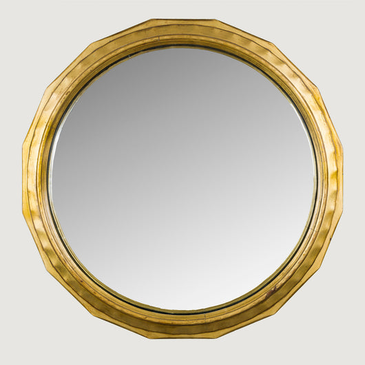 A round convex mirror with facetted giltwood frame. 20th century.