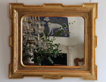 A GOOD QUALITY LATE 19TH CENTURY ITALIAN GILTWOOD MIRROR WITH PUNCHWORK DETAIL AND LATER PLATE.