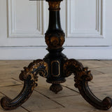 A 19TH CENTURY CHINESE EXPORT CENTRE TABLE WITH A LACQUERED AND DECORATED TILT TOP ON A CARVED AND GILDED BASE.