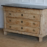 AN EARLY 19TH CENTURY FRENCH EMPIRE BLEACHED ASH COMMODE, WITH ORIGINAL MARBLE TOP.