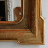 A GOOD QUALITY LATE 19TH CENTURY ITALIAN GILTWOOD MIRROR WITH PUNCHWORK DETAIL AND LATER PLATE.