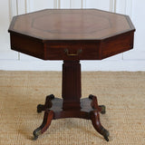 A LATE 18TH/EARLY 19TH CENTURY ENGLISH OCTAGONAL DRUM TABLE WITH LEATHER TOP  SET ON A REEDED COLUMN AND FOUR SPLAYED LEGS.