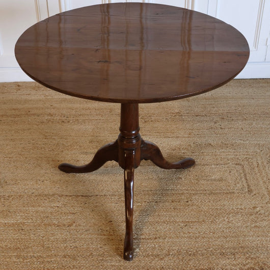 A MID 18TH CENTURY ENGLISH PROVINCIAL YEW WOOD TRIPOD TABLE.