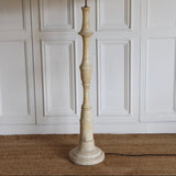 A MID-20TH CENTURY SPANISH SOLID ALBASTER STANDARD LAMP MADE UP OF TURNED AND POLISHED SECTIONS ON A TURNED ROUND BASE.